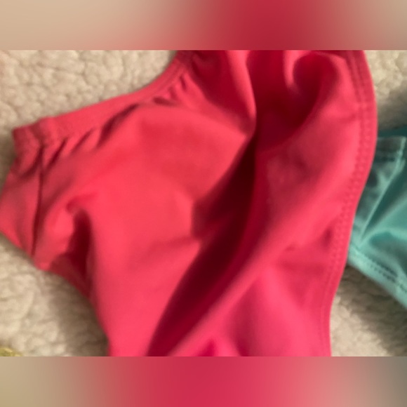 3 almost new swimsuit. XS 4/5. Absolutely NO PILLING rips stains or pulls. - Picture 2 of 4